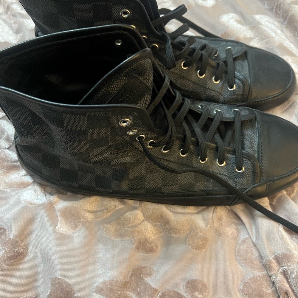 Authentic Louis Vuitton men shoes - Picture 2 of 8